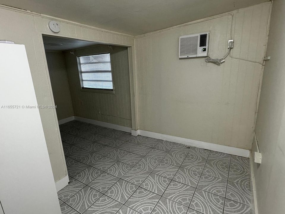 For Rent: $1,250 (0 beds, 1 baths, 0 Square Feet)