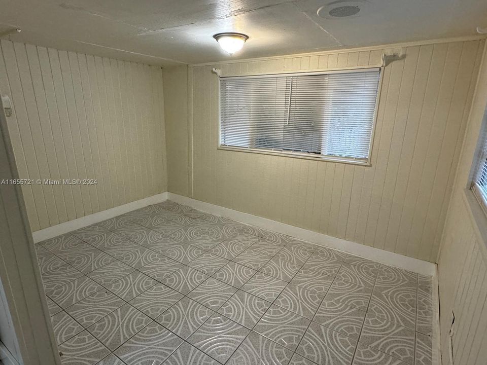 For Rent: $1,250 (0 beds, 1 baths, 0 Square Feet)