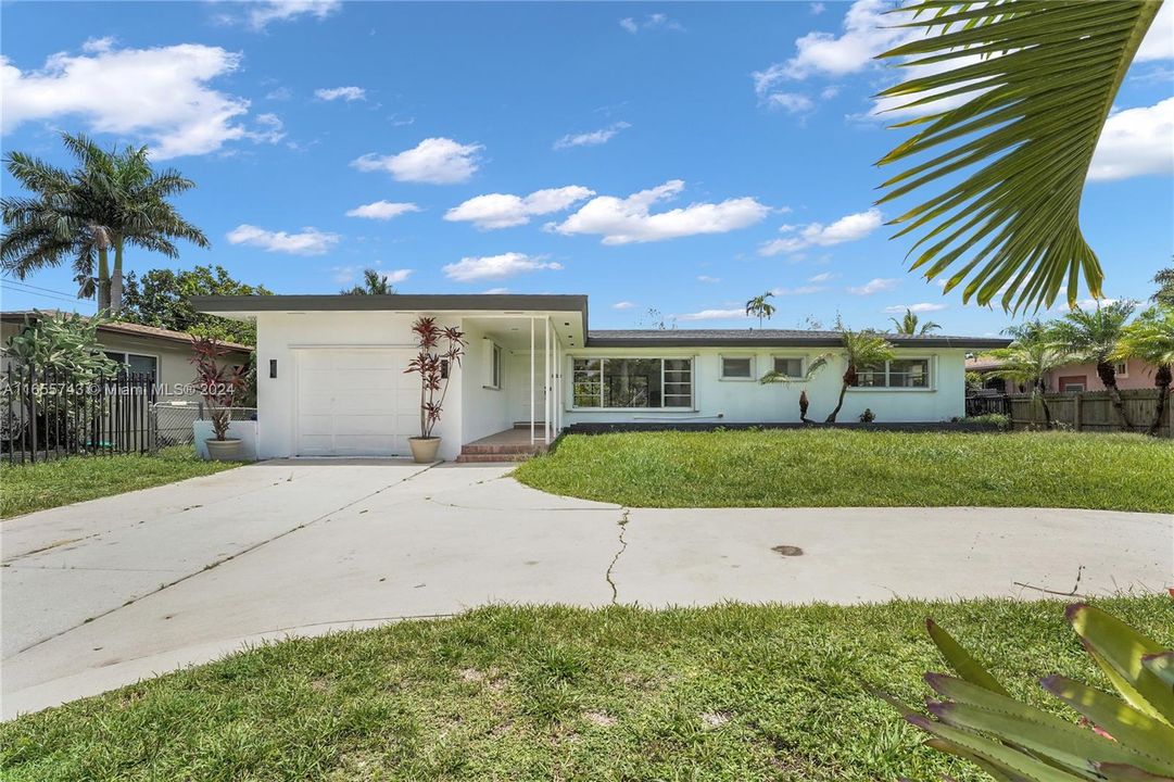 Active With Contract: $5,600 (4 beds, 3 baths, 1913 Square Feet)