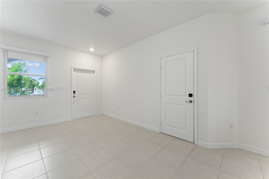 For Rent: $3,200 (3 beds, 2 baths, 1695 Square Feet)