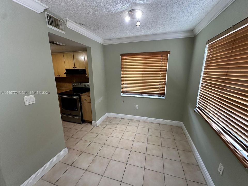 For Rent: $2,200 (2 beds, 2 baths, 830 Square Feet)