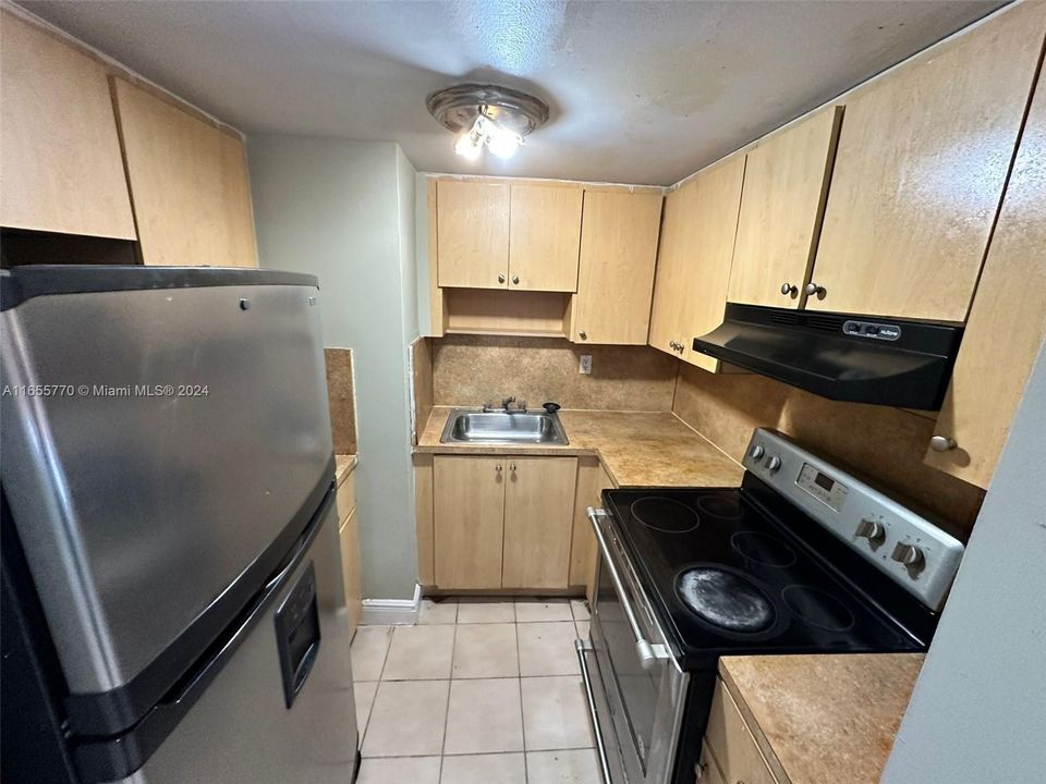 For Rent: $2,200 (2 beds, 2 baths, 830 Square Feet)