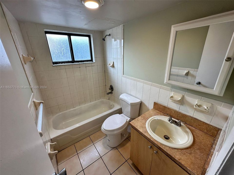 For Rent: $2,200 (2 beds, 2 baths, 830 Square Feet)