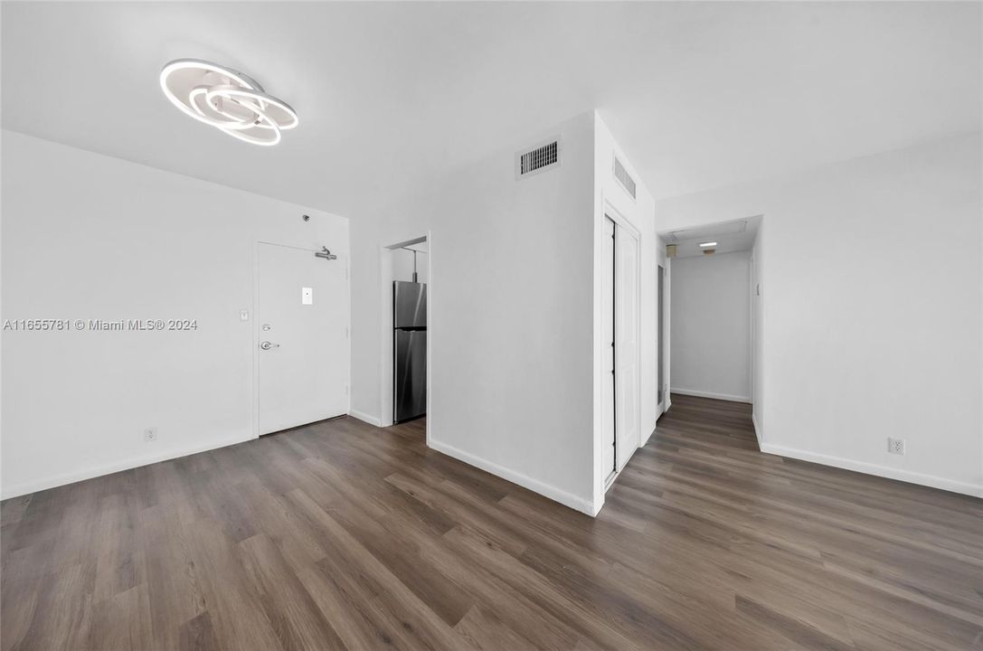 For Sale: $420,000 (1 beds, 1 baths, 837 Square Feet)