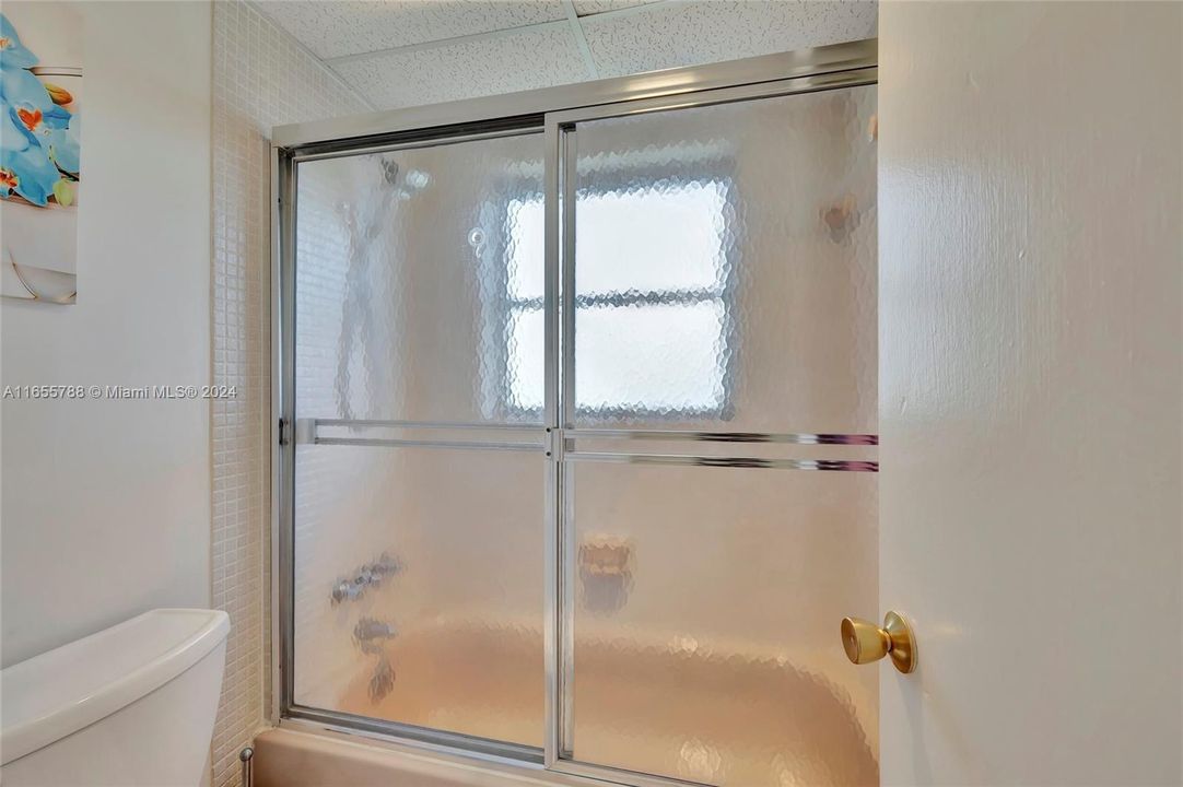 Active With Contract: $135,900 (2 beds, 2 baths, 930 Square Feet)