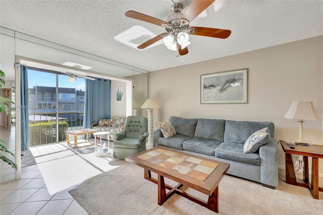 Active With Contract: $135,900 (2 beds, 2 baths, 930 Square Feet)