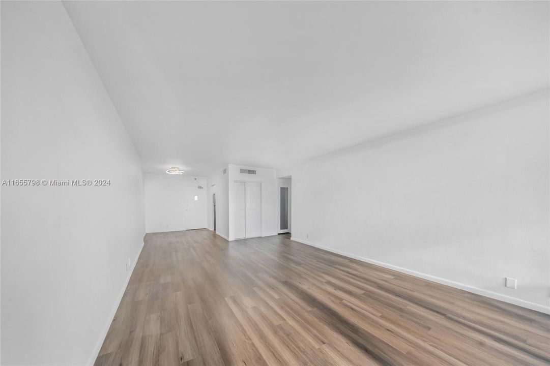 For Rent: $3,200 (1 beds, 1 baths, 837 Square Feet)