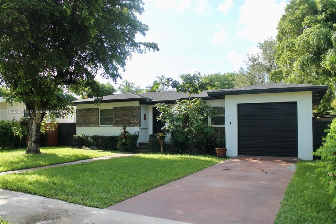 For Sale: $795,000 (3 beds, 2 baths, 1582 Square Feet)