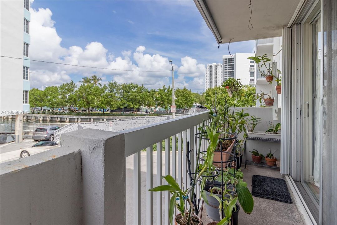 balcony with views to Collins Canal