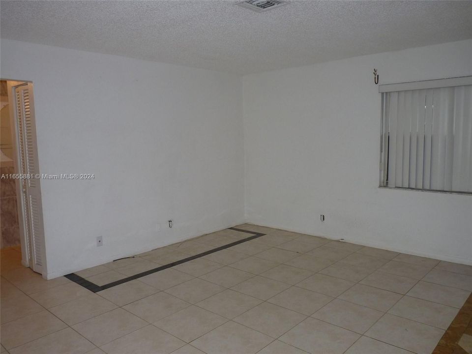 For Rent: $1,875 (2 beds, 2 baths, 890 Square Feet)