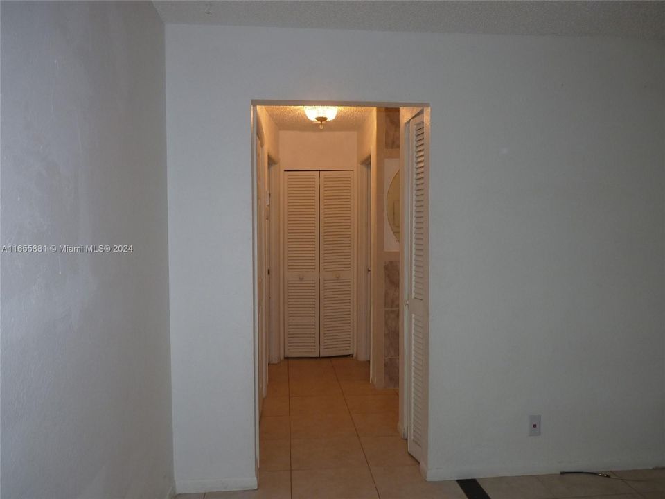 For Rent: $1,875 (2 beds, 2 baths, 890 Square Feet)