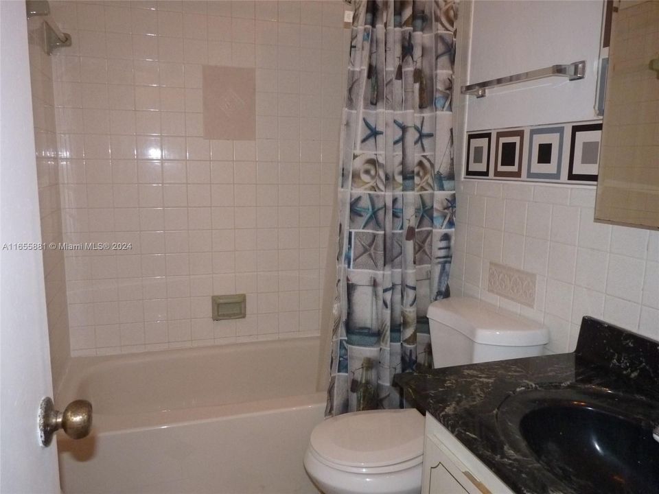 For Rent: $1,825 (2 beds, 2 baths, 890 Square Feet)