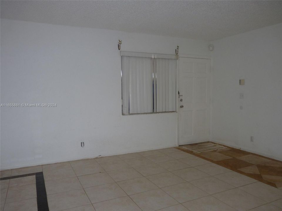 For Rent: $1,875 (2 beds, 2 baths, 890 Square Feet)