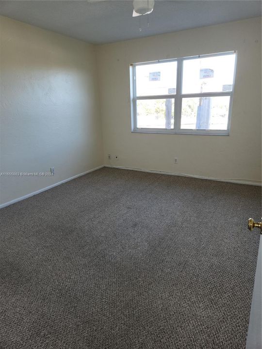 For Rent: $1,800 (2 beds, 1 baths, 860 Square Feet)