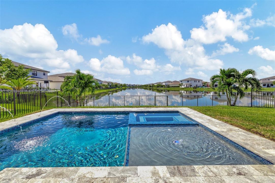 Gorgeous Pool w/ LED Light and water fountain feature - Travertine Pavers