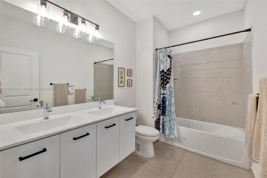 Guest bathroom upstairs