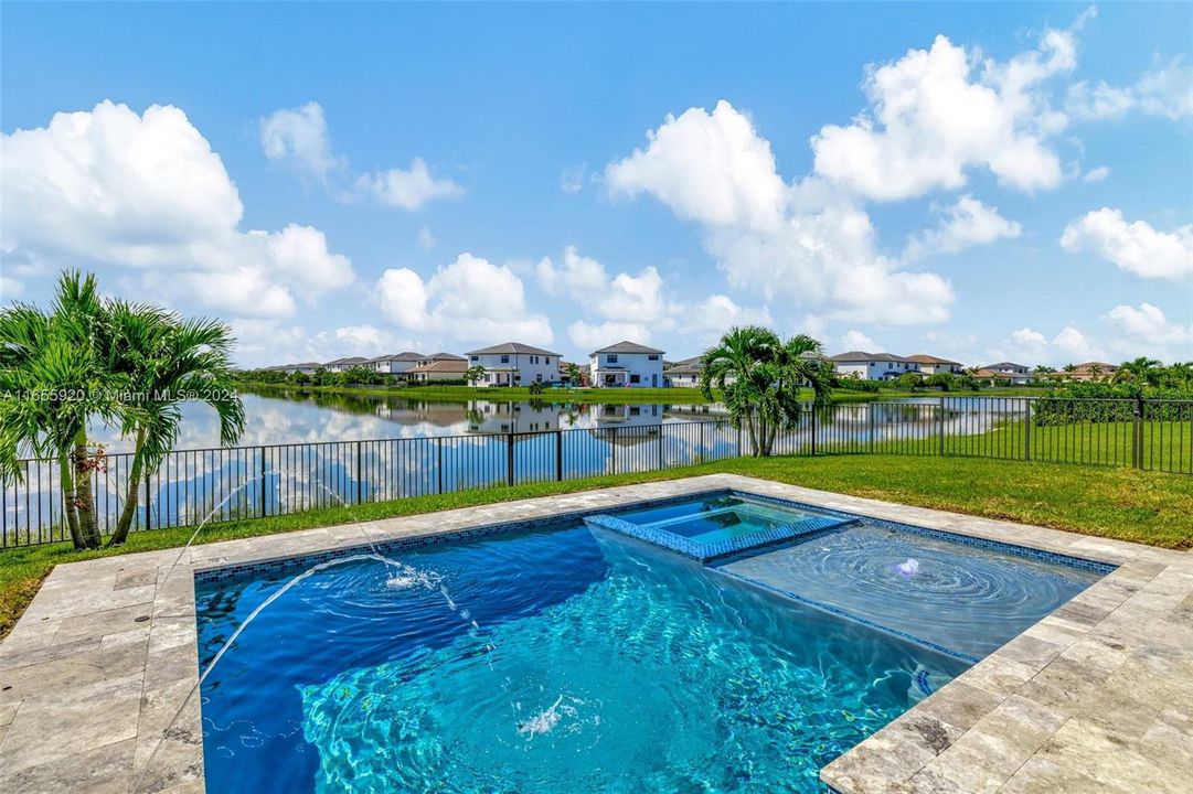 Gorgeous Pool w/ LED Light and water fountain feature - Travertine Pavers