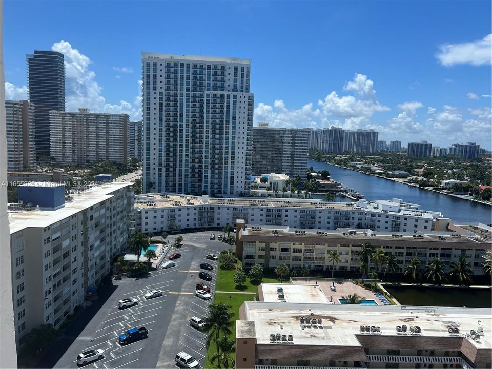 Active With Contract: $2,450 (2 beds, 2 baths, 1300 Square Feet)