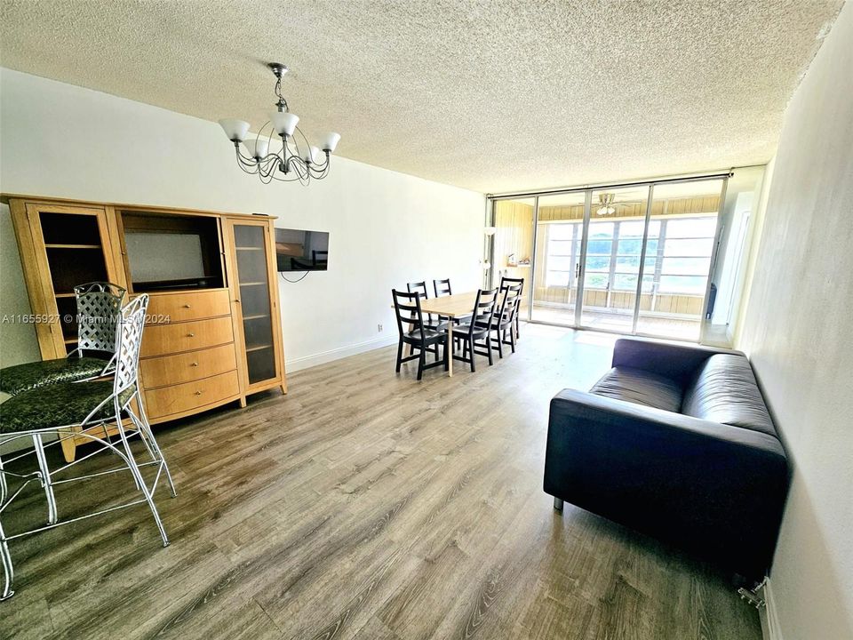 Active With Contract: $2,100 (2 beds, 2 baths, 1100 Square Feet)