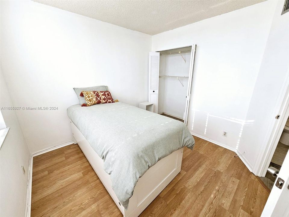 Active With Contract: $2,100 (2 beds, 2 baths, 1100 Square Feet)