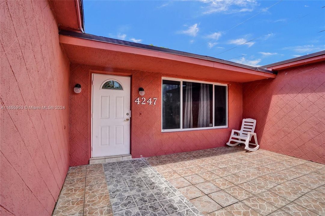 For Sale: $475,000 (3 beds, 2 baths, 1758 Square Feet)