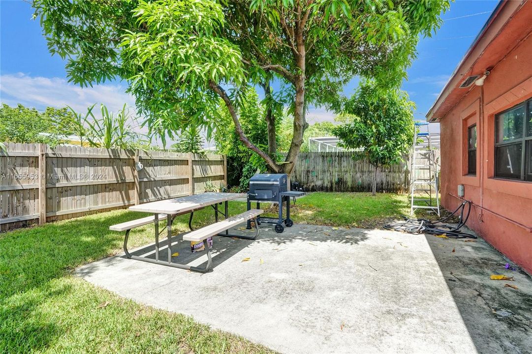 For Sale: $475,000 (3 beds, 2 baths, 1758 Square Feet)