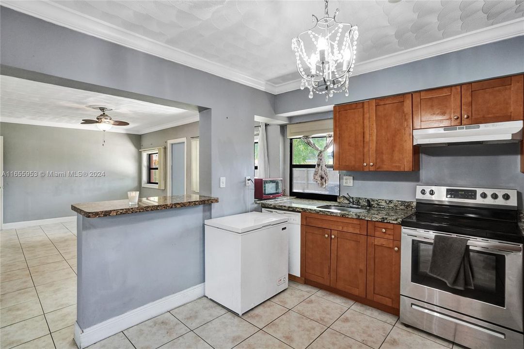 For Sale: $475,000 (3 beds, 2 baths, 1758 Square Feet)