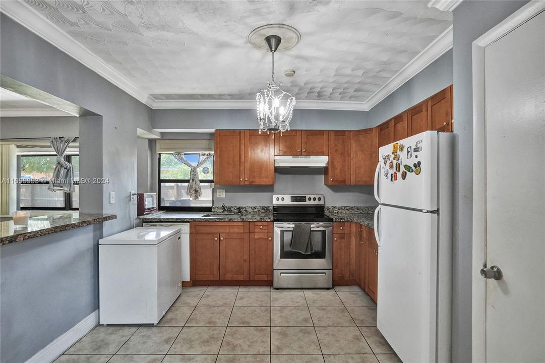 For Sale: $475,000 (3 beds, 2 baths, 1758 Square Feet)