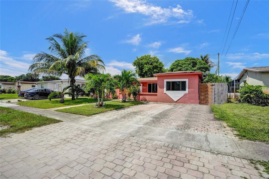 En Venta: $475,000 (3 camas, 2 baños, 1758 Pies cuadrados)