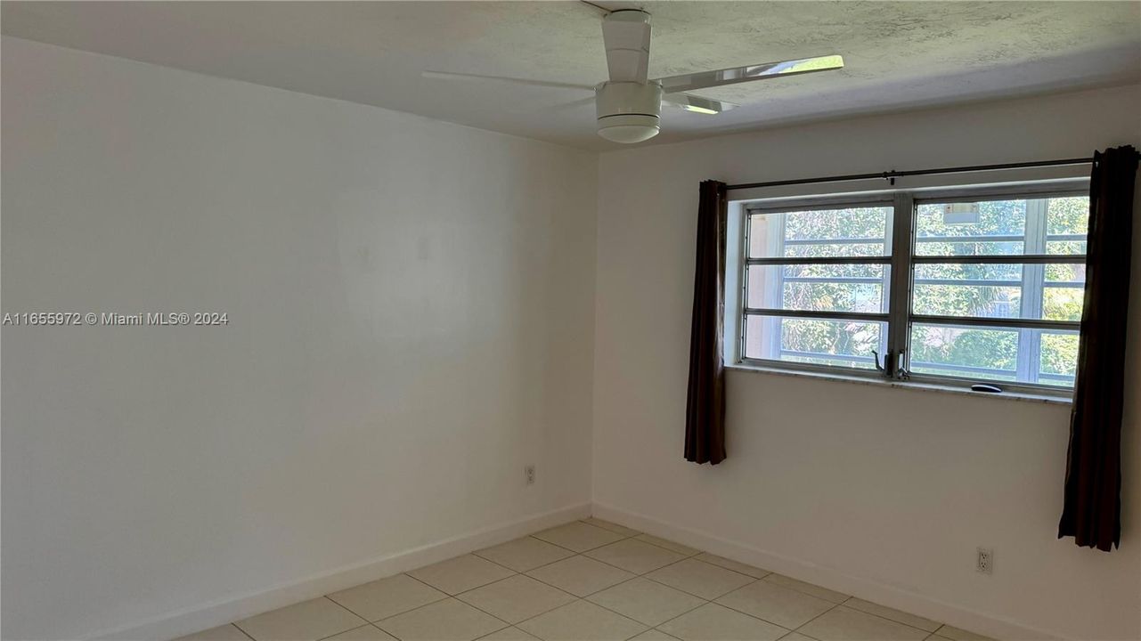 Active With Contract: $170,000 (1 beds, 1 baths, 954 Square Feet)