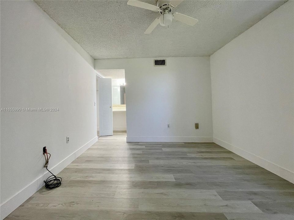 最近租的: $2,300 (2 贝兹, 2 浴室, 978 平方英尺)