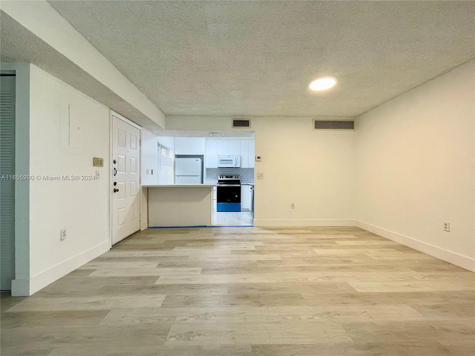 最近租的: $2,300 (2 贝兹, 2 浴室, 978 平方英尺)