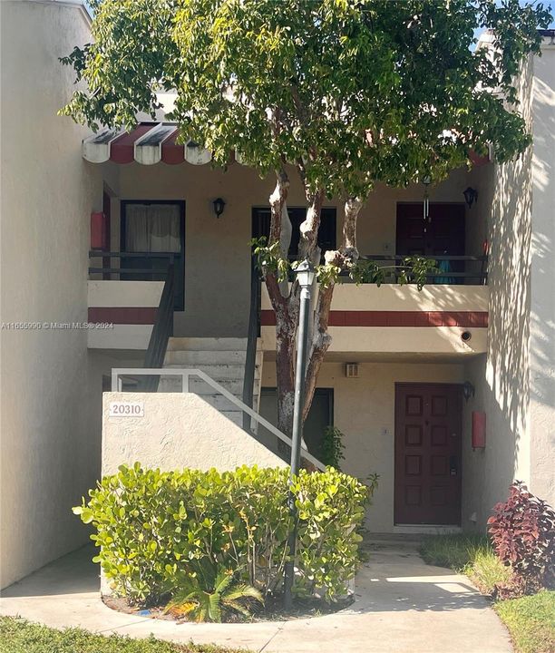 最近租的: $2,300 (2 贝兹, 2 浴室, 978 平方英尺)