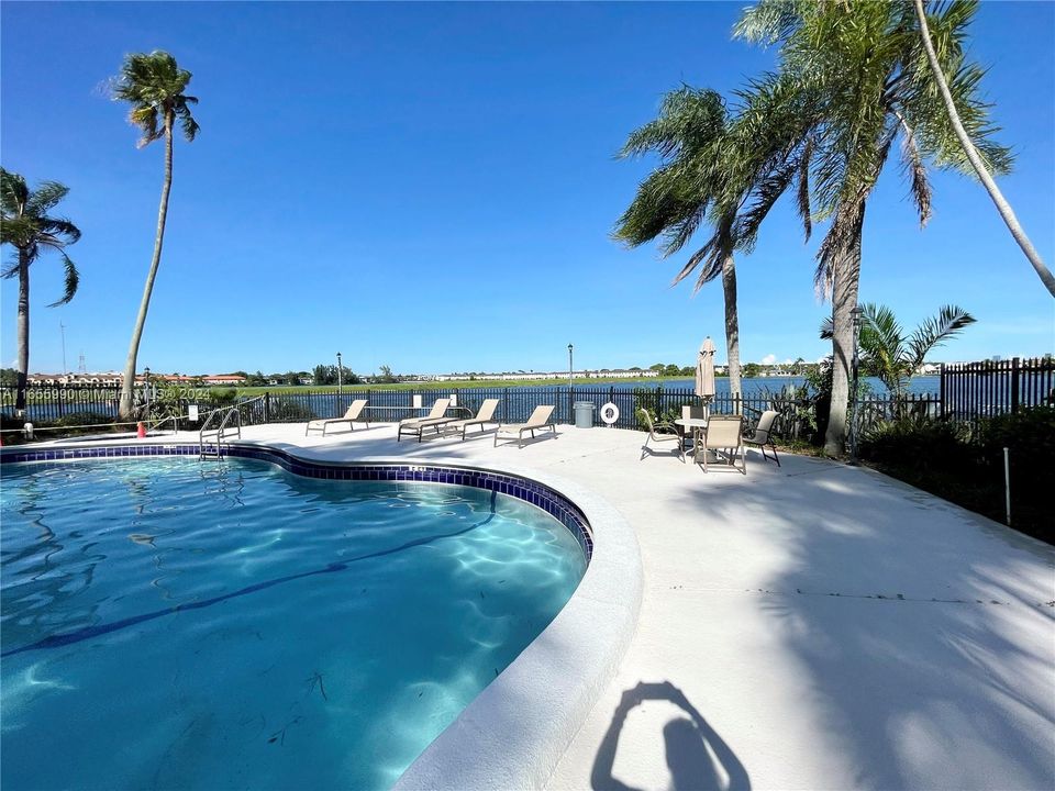 最近租的: $2,300 (2 贝兹, 2 浴室, 978 平方英尺)