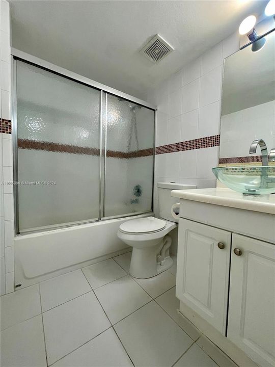 最近租的: $2,300 (2 贝兹, 2 浴室, 978 平方英尺)