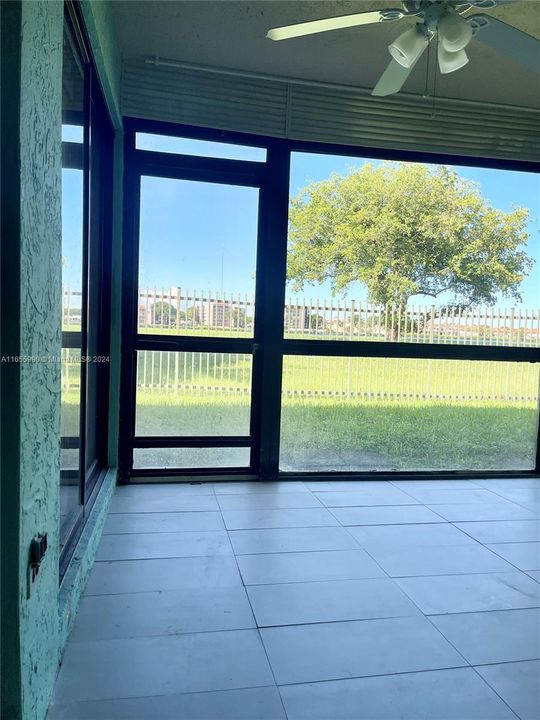 最近租的: $2,300 (2 贝兹, 2 浴室, 978 平方英尺)