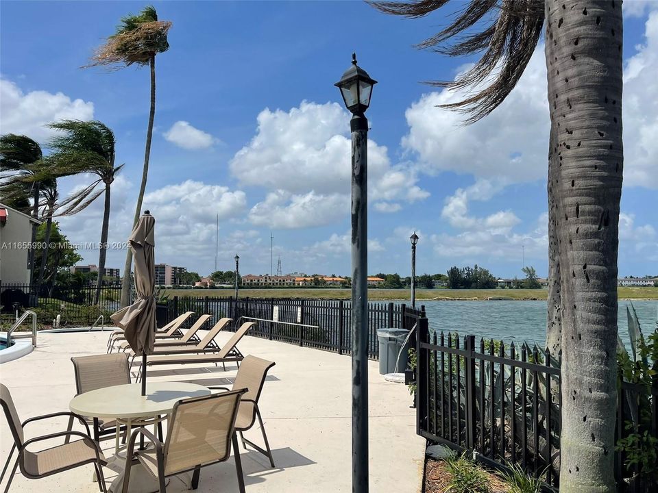 最近租的: $2,300 (2 贝兹, 2 浴室, 978 平方英尺)