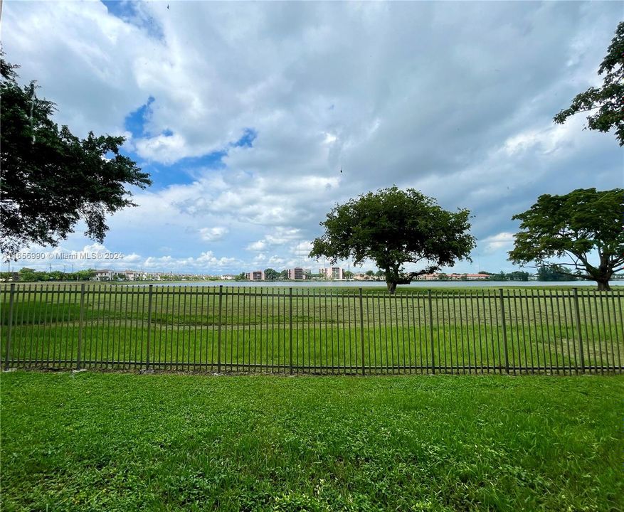 最近租的: $2,300 (2 贝兹, 2 浴室, 978 平方英尺)