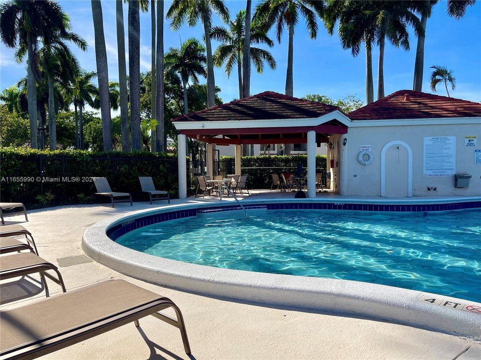 最近租的: $2,300 (2 贝兹, 2 浴室, 978 平方英尺)