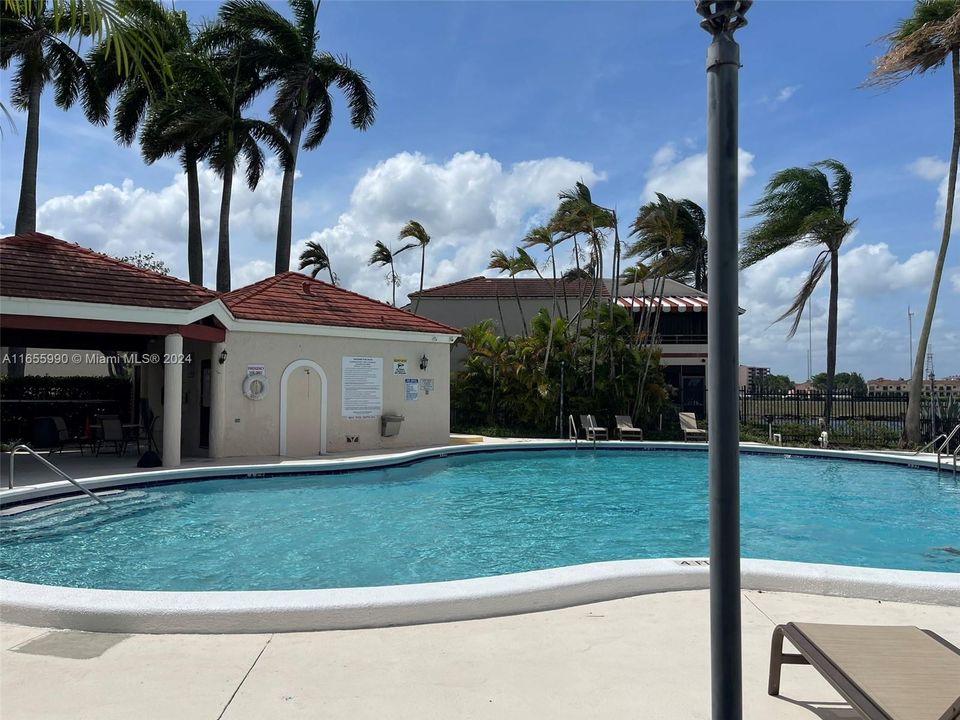 最近租的: $2,300 (2 贝兹, 2 浴室, 978 平方英尺)