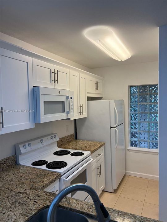 For Rent: $2,250 (2 beds, 2 baths, 906 Square Feet)