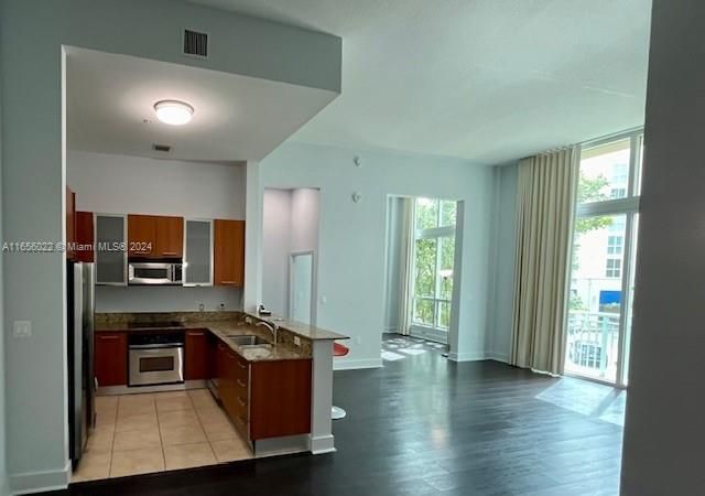 For Rent: $2,700 (1 beds, 1 baths, 845 Square Feet)