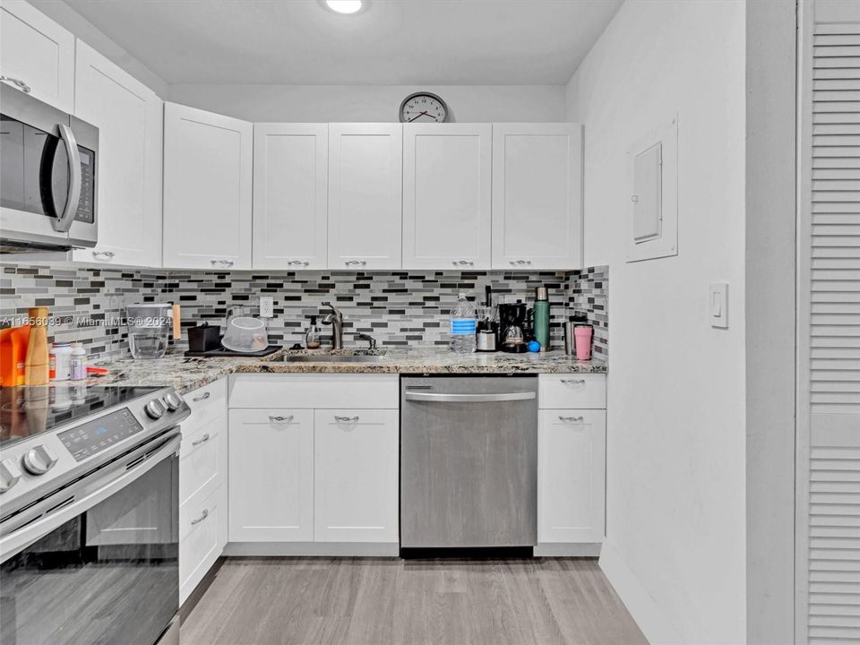 For Sale: $285,000 (2 beds, 2 baths, 1220 Square Feet)