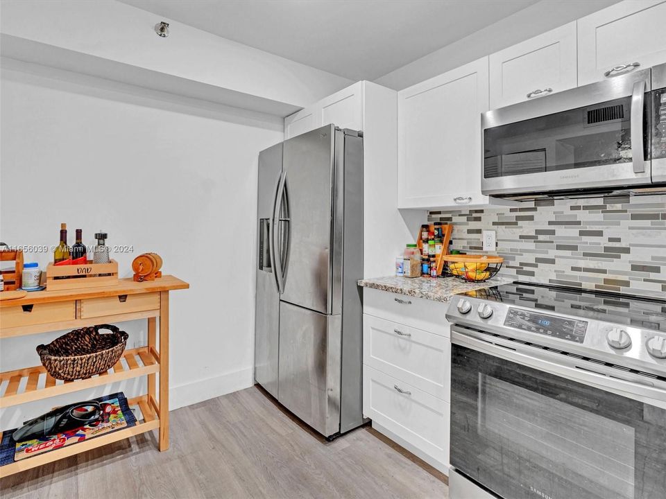 For Sale: $285,000 (2 beds, 2 baths, 1220 Square Feet)