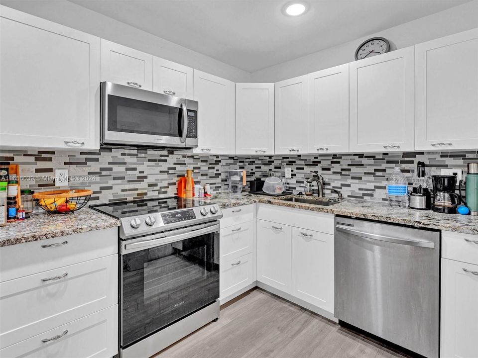 For Sale: $285,000 (2 beds, 2 baths, 1220 Square Feet)