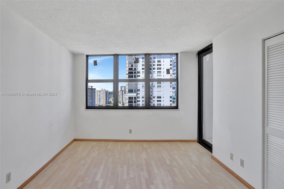 For Sale: $425,000 (2 beds, 2 baths, 1230 Square Feet)