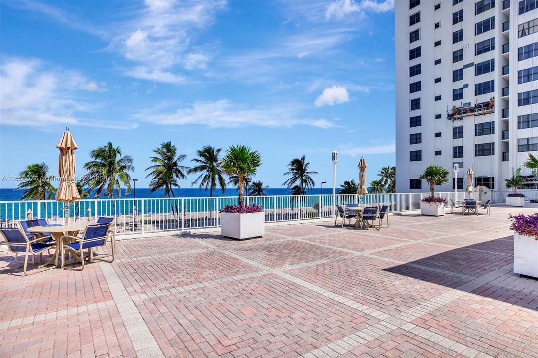 For Sale: $425,000 (2 beds, 2 baths, 1230 Square Feet)