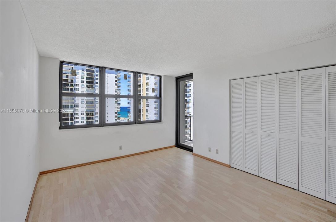 For Sale: $425,000 (2 beds, 2 baths, 1230 Square Feet)