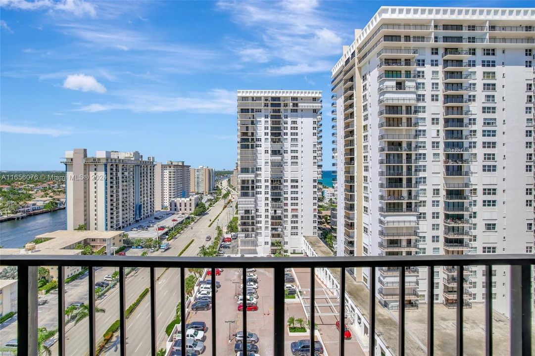 For Sale: $425,000 (2 beds, 2 baths, 1230 Square Feet)