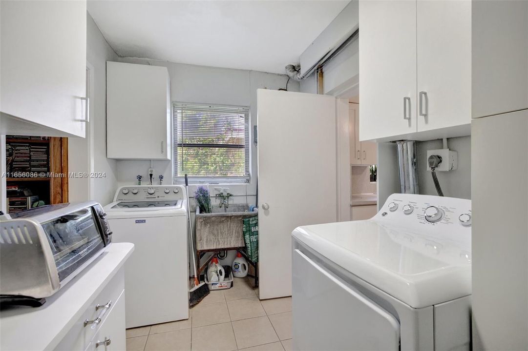 For Sale: $450,000 (3 beds, 2 baths, 1821 Square Feet)